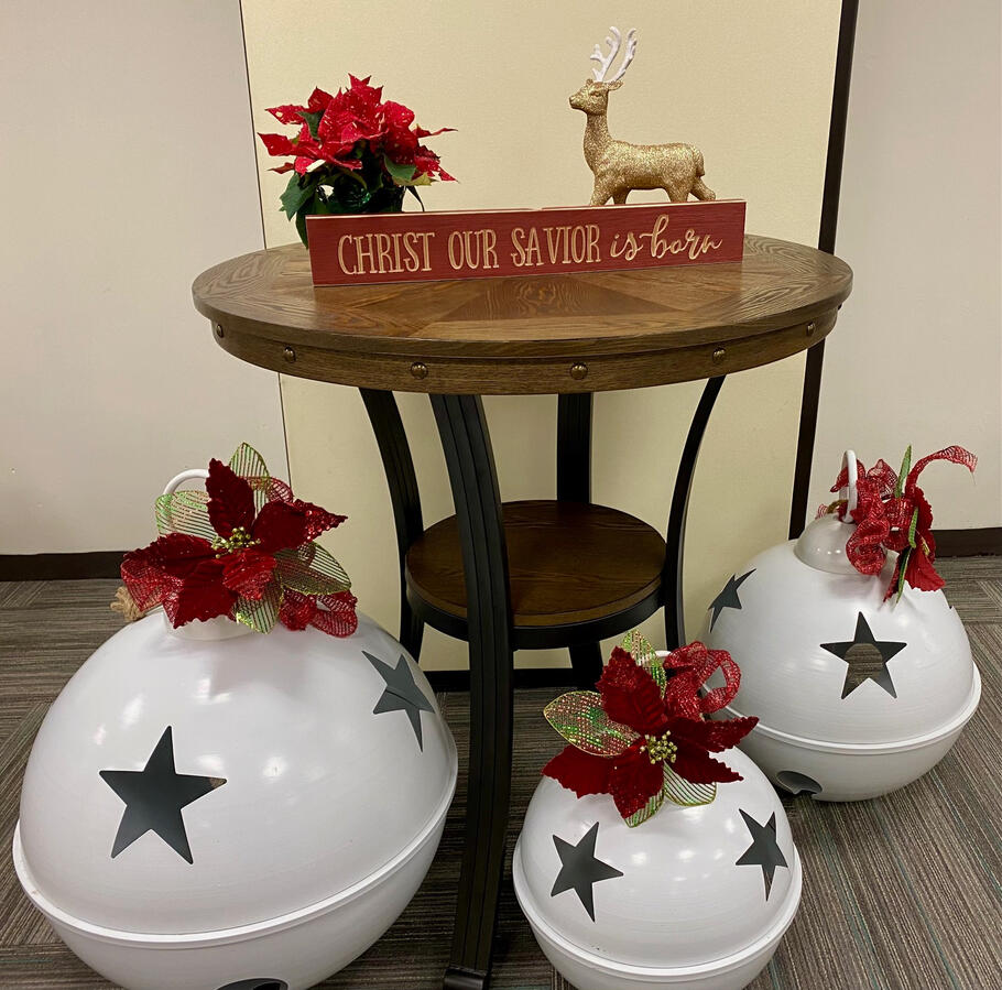 Untitled a table decorated for Christmas